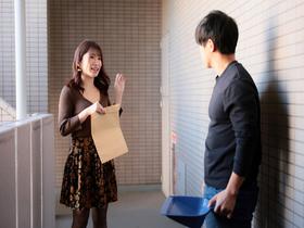 隣人妻の淫らな恩返し スケ透けコスプレで誘惑されて… 十束るう サンプル動画サムネイル